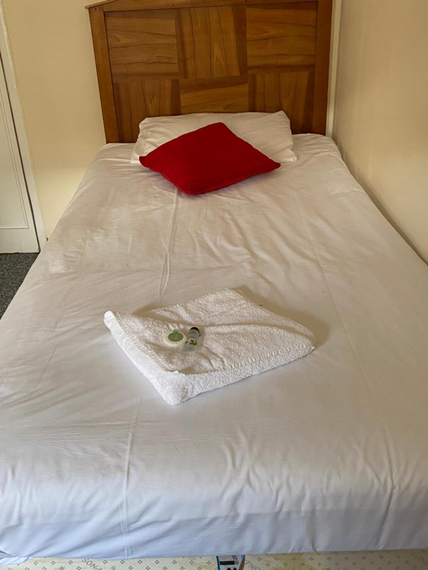 Sterling Lodge Hotel Истбурн Экстерьер фото